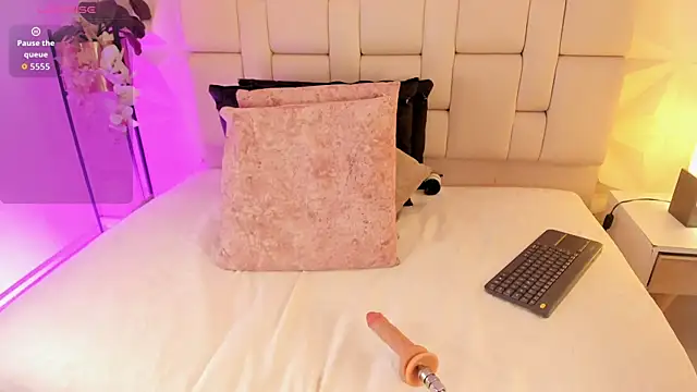 Nyxee_ webcam