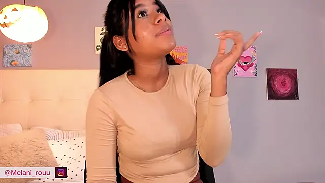 Melaniaa_Roussee