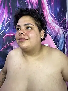 Hailey_Curvy webcam