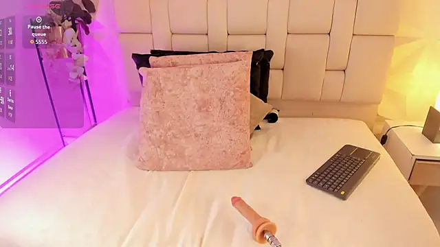 Nyxee_ webcam