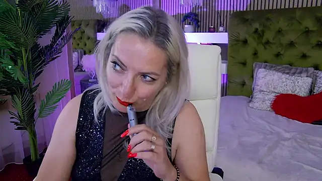 ladytouch - LadyTouch's free webcam - UK Sex Cams