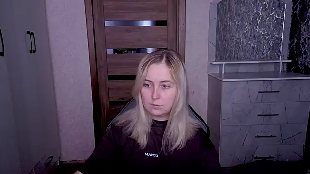Kristy-Max webcam