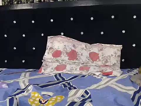 Queen_bee25 webcam