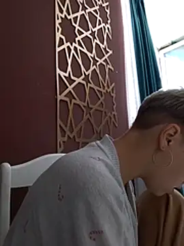 Gussie_Bridie webcam