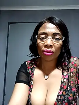 SEXYMOANSXX webcam