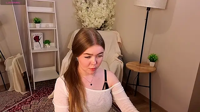 BlondeLina webcam