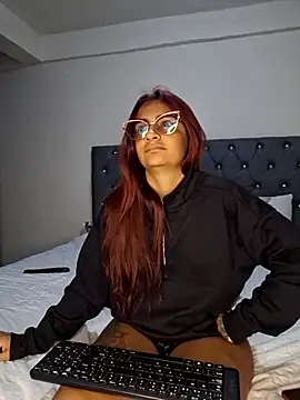 LittleAli0311 webcam
