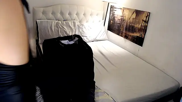NinaDOM4CUM live sex cam