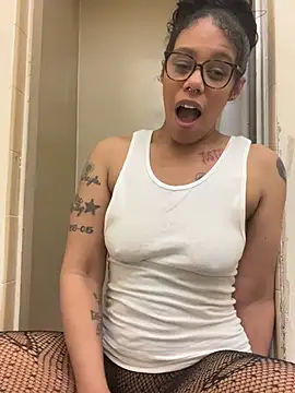 Desirae_Luciano