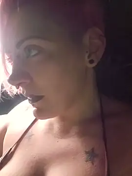 PinkTheHawk webcam