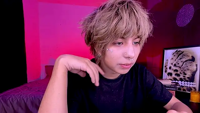 Aronn_44 live cam