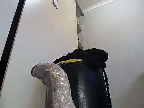 KinkyJXxX webcam