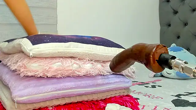 Elizabeth_18_ webcam