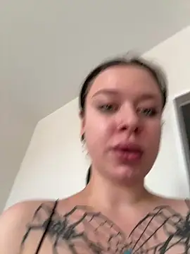 AlishaOfThorns webcam
