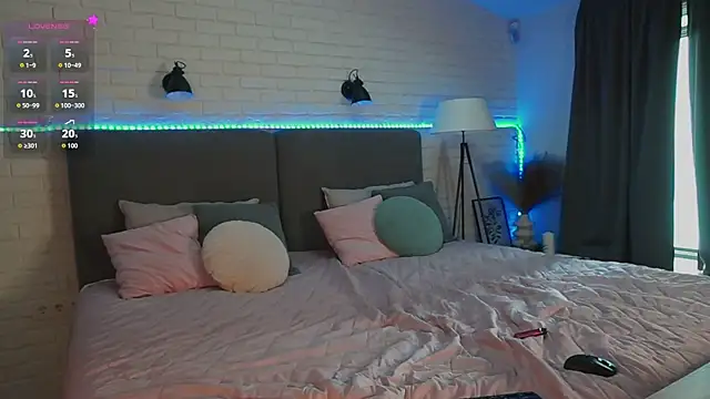 Kira_Moonnn webcam