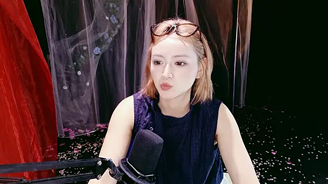 Unique_Mia webcam