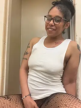 Desirae_Luciano