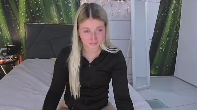 HollyTailors webcam