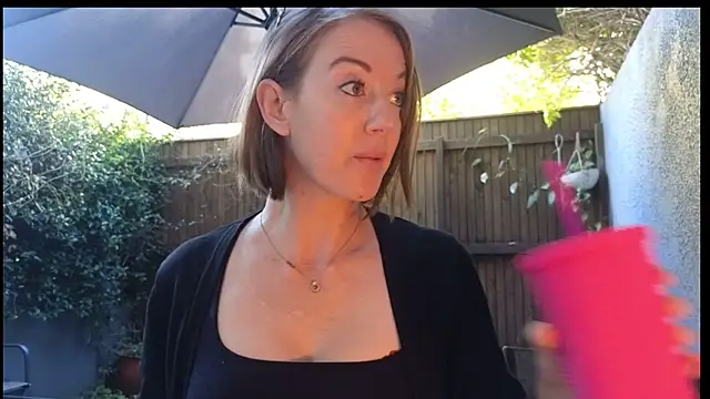 TopsyWilde webcam