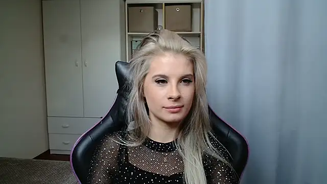 KristineGlow webcam