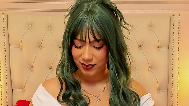MillyHotsoon webcam