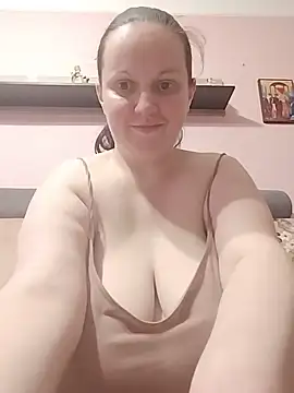 BustyLadyAlma webcam
