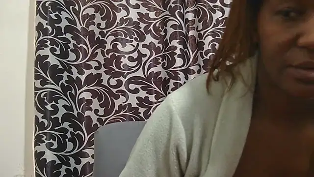 sluttylaura21 webcam