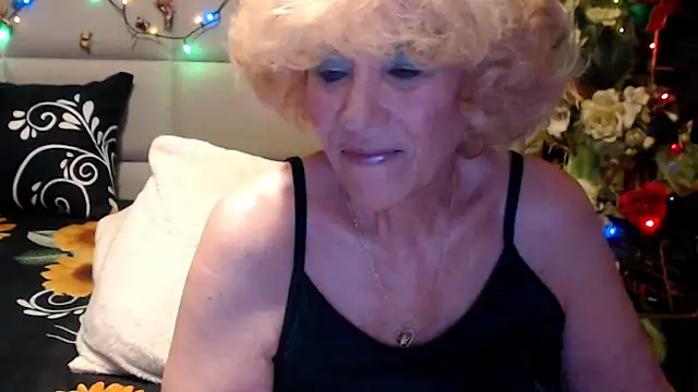 HappyWomanOn webcam