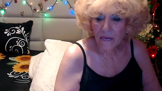 HappyWomanOn webcam
