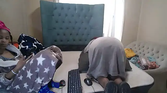 EssenceLovers webcam