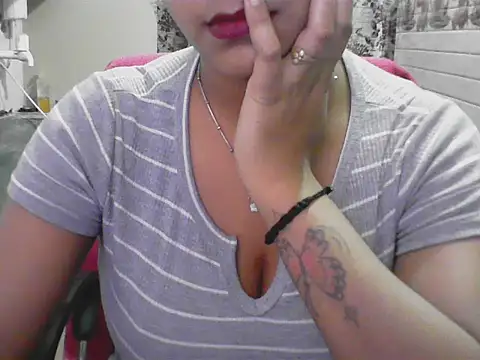 LovingPihu webcam
