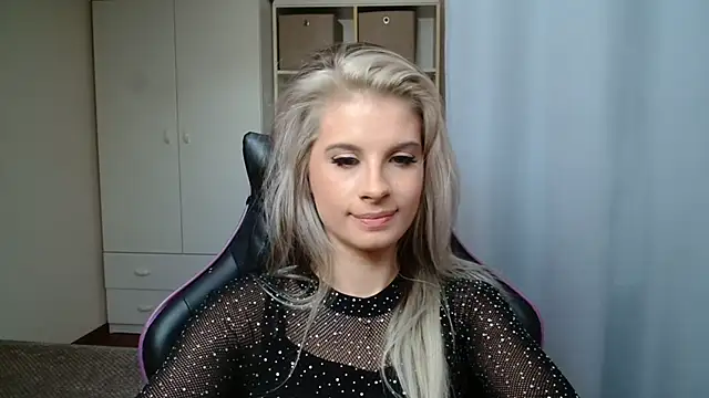 KristineGlow webcam