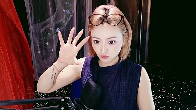 Unique_Mia webcam
