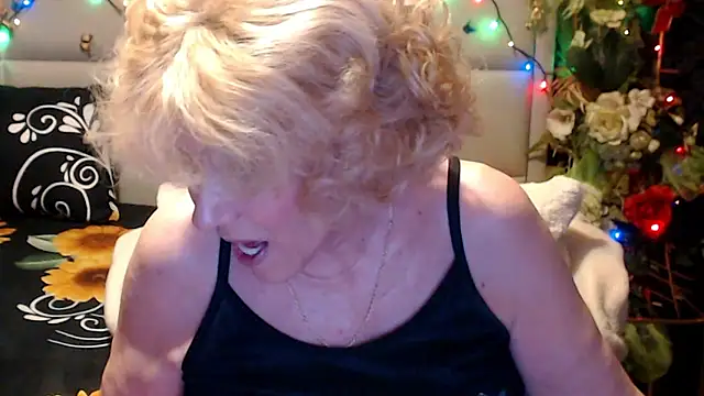 HappyWomanOn webcam