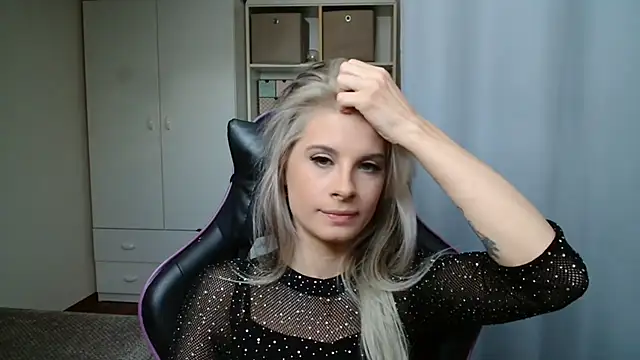 KristineGlow webcam