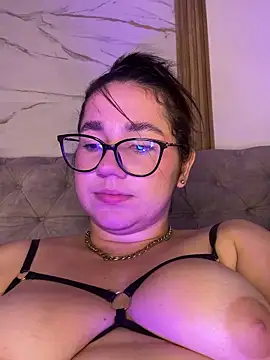 mia_khalaf