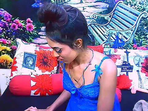 IndianPretty14u2Luv webcam