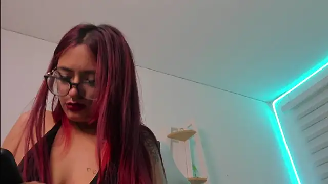 Sara_Red_X webcam