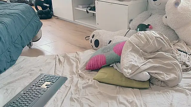 CeriseLapine webcam