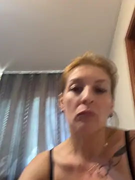 Hot-Milf4U webcam