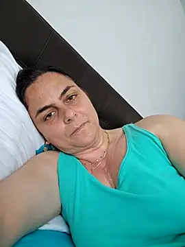 isabellecraft (F milf) - Play nacked ouside