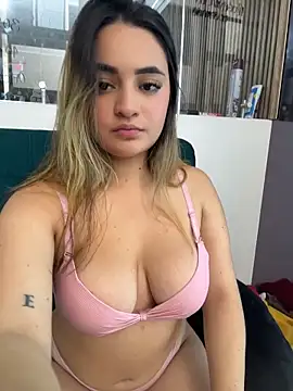 Antonella_Juliet... Live Webcam on Stripchat