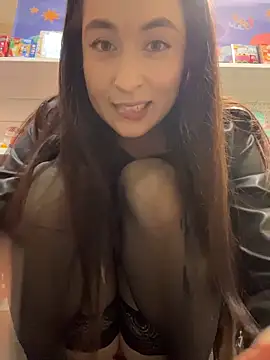 holly play