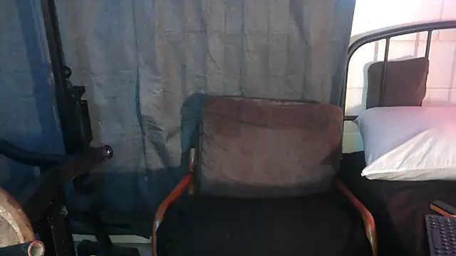 k1oudE webcam