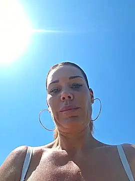 LovelyLucinda webcam