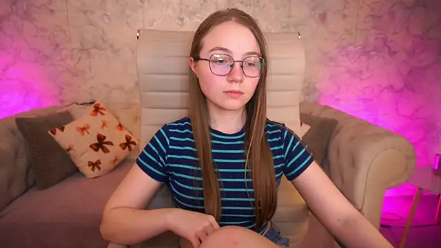 ArrinaWairr webcam