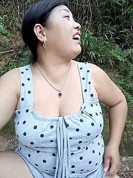sary-hot2x live cam