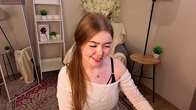 BlondeLina webcam