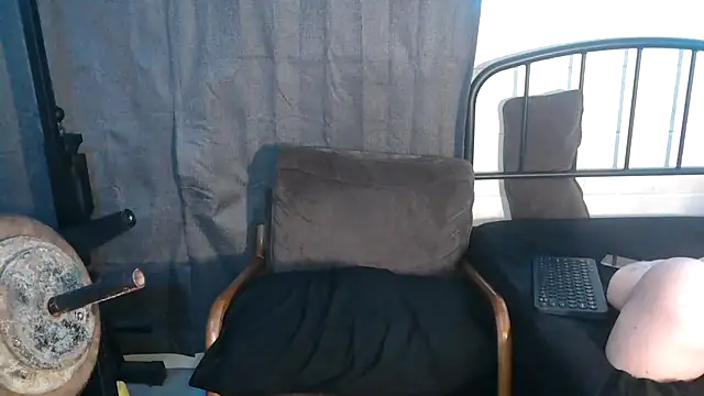 k1oudE webcam