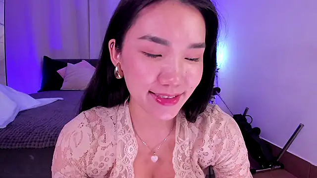 Divine_Madeleine webcam